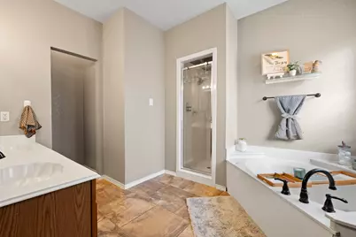 6402 Creekbend Court, Arlington, TX 76001 - Photo 21