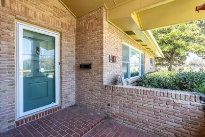 411 S Centre Lane, Lancaster, TX 75146 - Photo 3