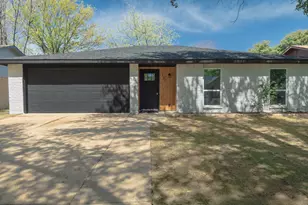 442 Lake Park Dr, Grand Prairie, TX 75052 - Photo 1