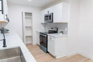 442 Lake Park Dr, Grand Prairie, TX 75052 - Photo 9