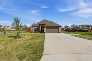 1101 Springfield Rd, Springtown, TX 76082 - Photo 5
