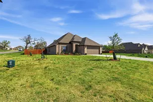 1101 Springfield Rd, Springtown, TX 76082 - Photo 3