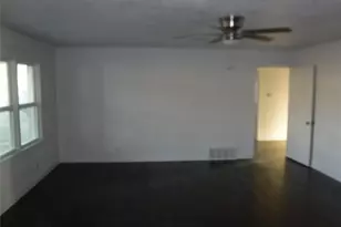 4109 Ridgecrest Cir, Lake Worth, TX 76135 - Photo 3