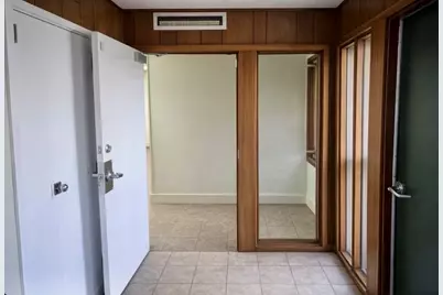 413 E Broadway Street #B, Gainesville, TX 76240 - Photo 3