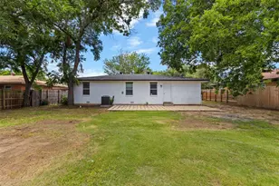 1035 Warden St, Benbrook, TX 76126 - Photo 9