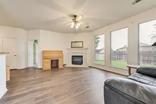 1008 Fort Apache Dr, Fort Worth, TX 76052 - Photo 5