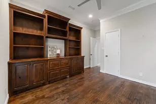 848 S Havenwood Ln, Fort Worth, TX 76112 - Photo 9