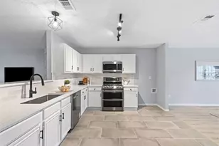 1379 Honeysuckle Ln, Lewisville, TX 75077 - Photo 9