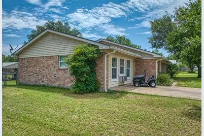 914 S Avenue N, Clifton, TX 76634 - Photo 3