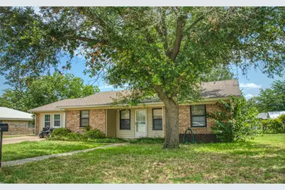 914 S Avenue N, Clifton, TX 76634 - Photo 1