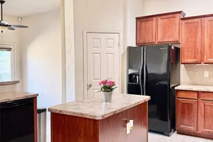 1022 Parkwood Dr, Cedar Hill, TX 75104 - Photo 9