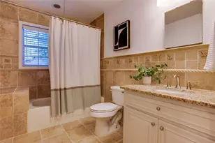 830 N Clinton Ave, Dallas, TX 75208 - Photo 29