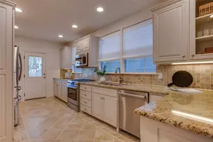 830 N Clinton Ave, Dallas, TX 75208 - Photo 15