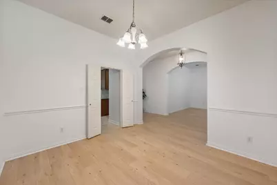 1020 Fair Oaks Drive, Grand Prairie, TX 75052 - Photo 7