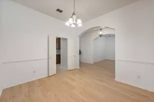 1020 Fair Oaks Dr, Grand Prairie, TX 75052 - Photo 7