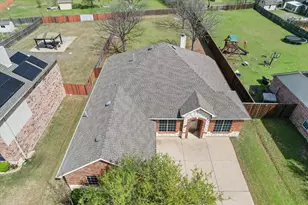 1020 Fair Oaks Dr, Grand Prairie, TX 75052 - Photo 1