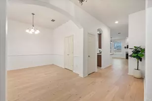 1020 Fair Oaks Dr, Grand Prairie, TX 75052 - Photo 13