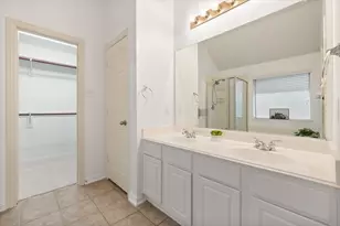 1020 Fair Oaks Dr, Grand Prairie, TX 75052 - Photo 17