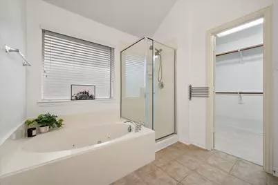 1020 Fair Oaks Drive, Grand Prairie, TX 75052 - Photo 19