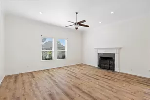 568 Cooper St, Grand Prairie, TX 75052 - Photo 5