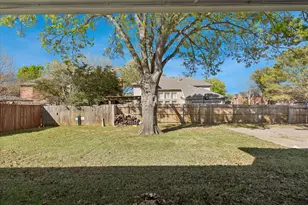 568 Cooper St, Grand Prairie, TX 75052 - Photo 25