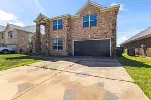 824 Peach Ln, Burleson, TX 76028 - Photo 3
