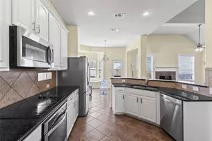 824 Peach Ln, Burleson, TX 76028 - Photo 11