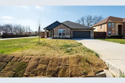 1625 Avenue D, Grand Prairie, TX 75051 - Photo 1