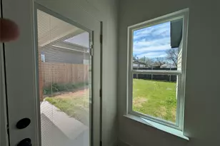 1890 Johnson St, Greenville, TX 75401 - Photo 9