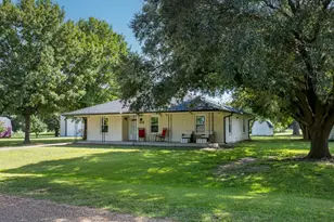 302 Santa Rosa Ranch Rd, Trinidad, TX 75163 - Photo 1