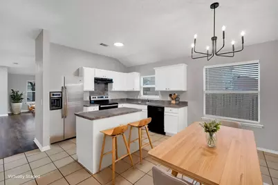 818 Cascade Drive, Glenn Heights, TX 75154 - Photo 5