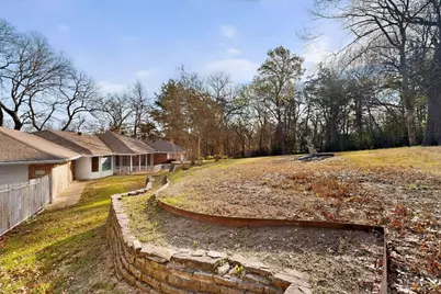 266 N Creekwood Drive, Lancaster, TX 75146 - Photo 39