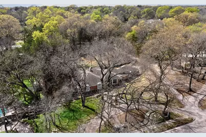 266 N Creekwood Drive, Lancaster, TX 75146 - Photo 9