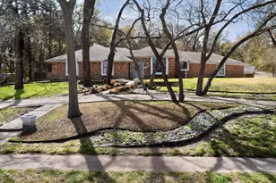 266 N Creekwood Dr, Lancaster, TX 75146 - Photo 1