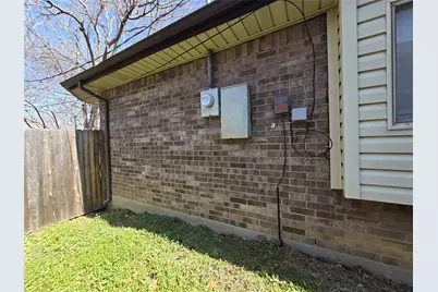 921 Meadowdale Road, Arlington, TX 76017 - Photo 7