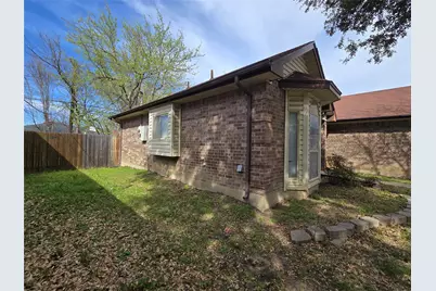 921 Meadowdale Road, Arlington, TX 76017 - Photo 5