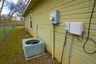 323 Texas St, Pottsboro, TX 75076 - Photo 3