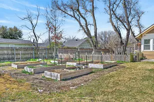 212 N Grand Ave, Waxahachie, TX 75165 - Photo 33