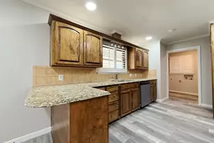 505 17th St, Seagraves, TX 79359 - Photo 11