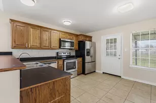 713 W Bond St, Denison, TX 75020 - Photo 13