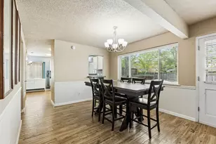 304 Lark Ln, Euless, TX 76039 - Photo 5