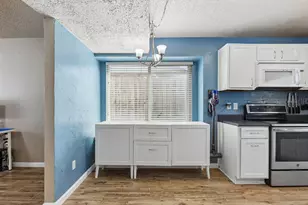 304 Lark Ln, Euless, TX 76039 - Photo 13