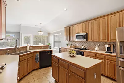 608 Lake Village Drive, McKinney, TX 75071 - Photo 15