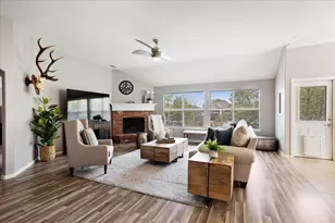 608 Lake Village Dr, McKinney, TX 75071 - Photo 7