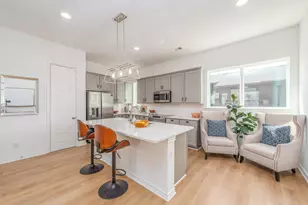 2828 Addison Park Ln, Fort Worth, TX 76110 - Photo 9