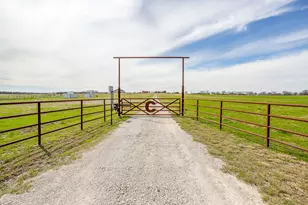19611 N County Line Rd, Ponder, TX 76259 - Photo 9