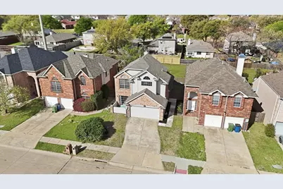 2094 Montclair Lane, Lewisville, TX 75067 - Photo 33