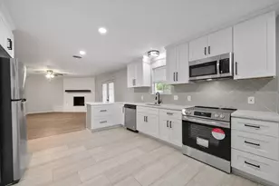 7821 Regency Ln, Fort Worth, TX 76134 - Photo 9