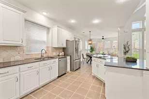 2717 Cobblestone Dr, Grapevine, TX 76051 - Photo 3