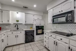 402 Country Meadow Dr, Mansfield, TX 76063 - Photo 9